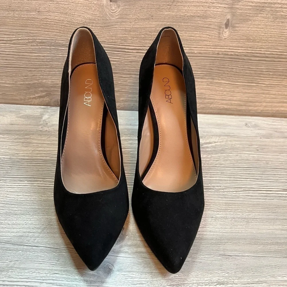 New without tags Abound black classic pointed black flocked heels size 9